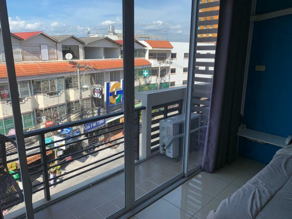 Retox Hotel Pattaya Esterno foto